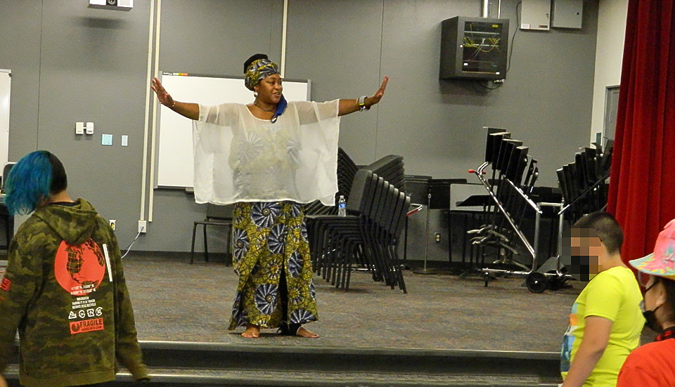 Muslimah Hameed teaches Mandiani dance steps